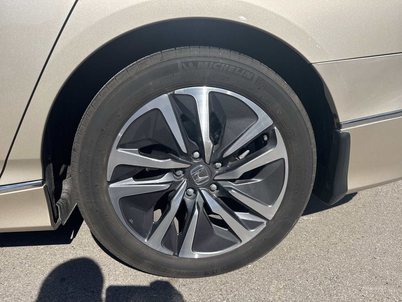 Used 2020 Honda Accord Touring image 11