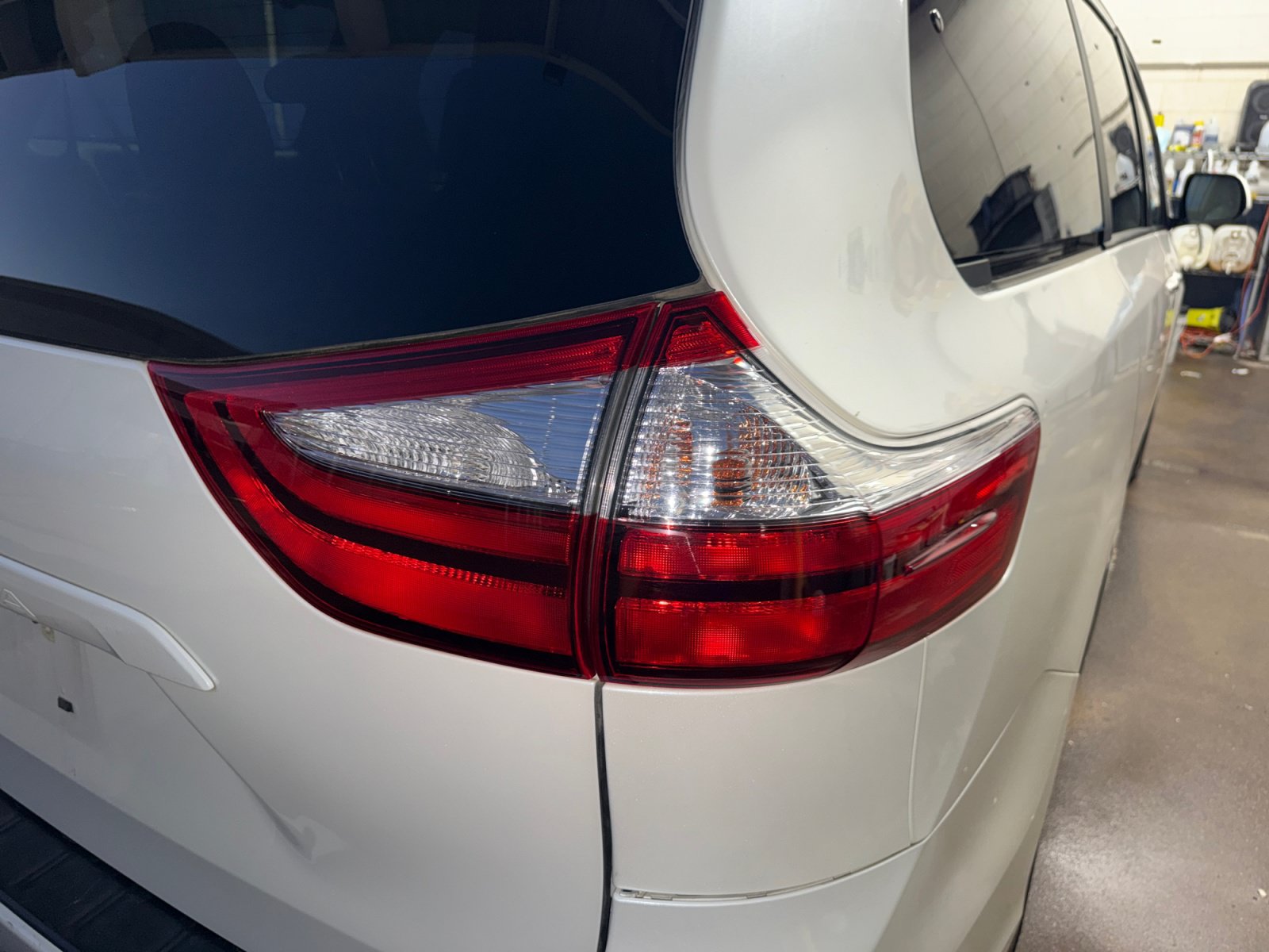Used 2016 Toyota Sienna XLE FWD image 30