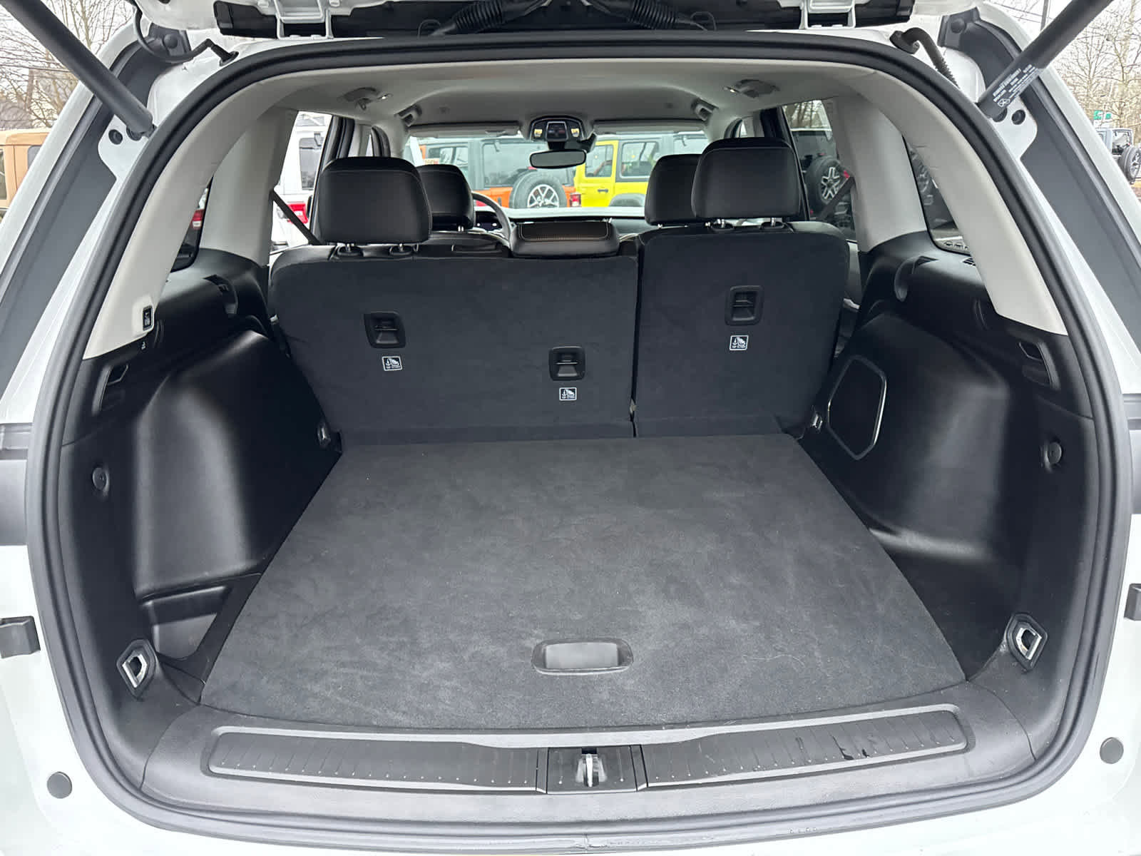 Used 2023 Jeep Grand Cherokee Limited w/ Trailer Tow Prep Group (B) image 37