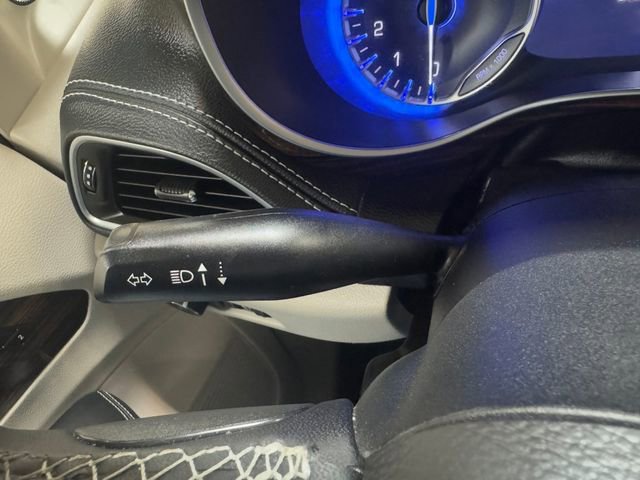 Used 2024 Chrysler Pacifica Limited FWD image 21