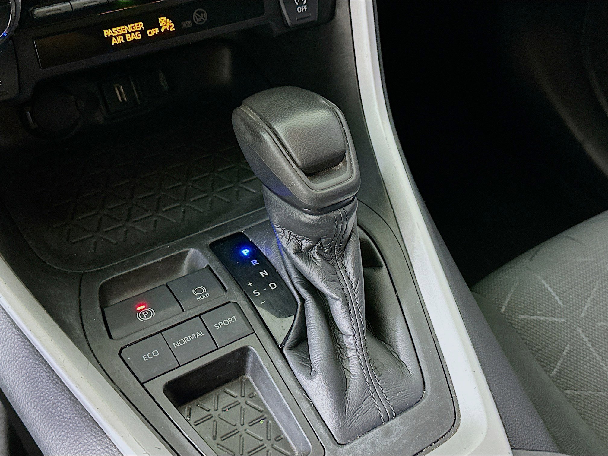 Used 2021 Toyota RAV4 XLE w/ Convenience Package image 23