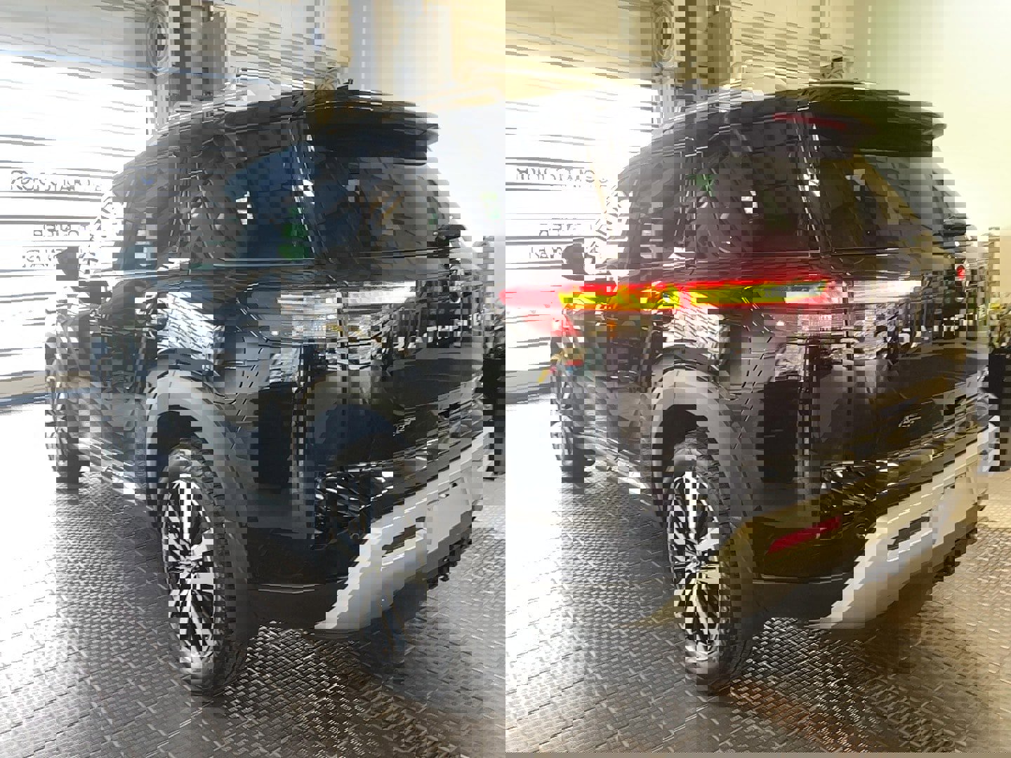 Used 2025 Nissan Pathfinder Platinum AWD/4WD image 22