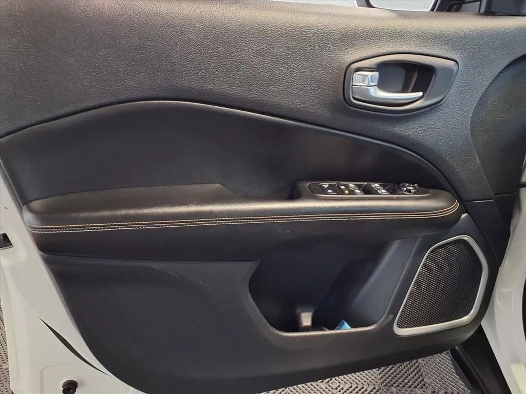 Used 2021 Jeep Compass Latitude image 17