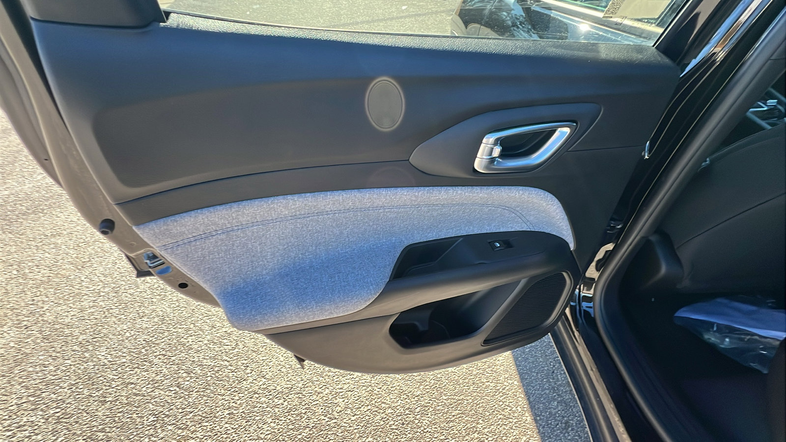 Certified 2025 Jeep Compass Sport image 22