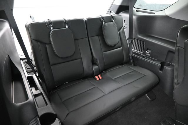 Used 2024 Ford Explorer XLT w/ Equipment Group 202A AWD/4WD image 9