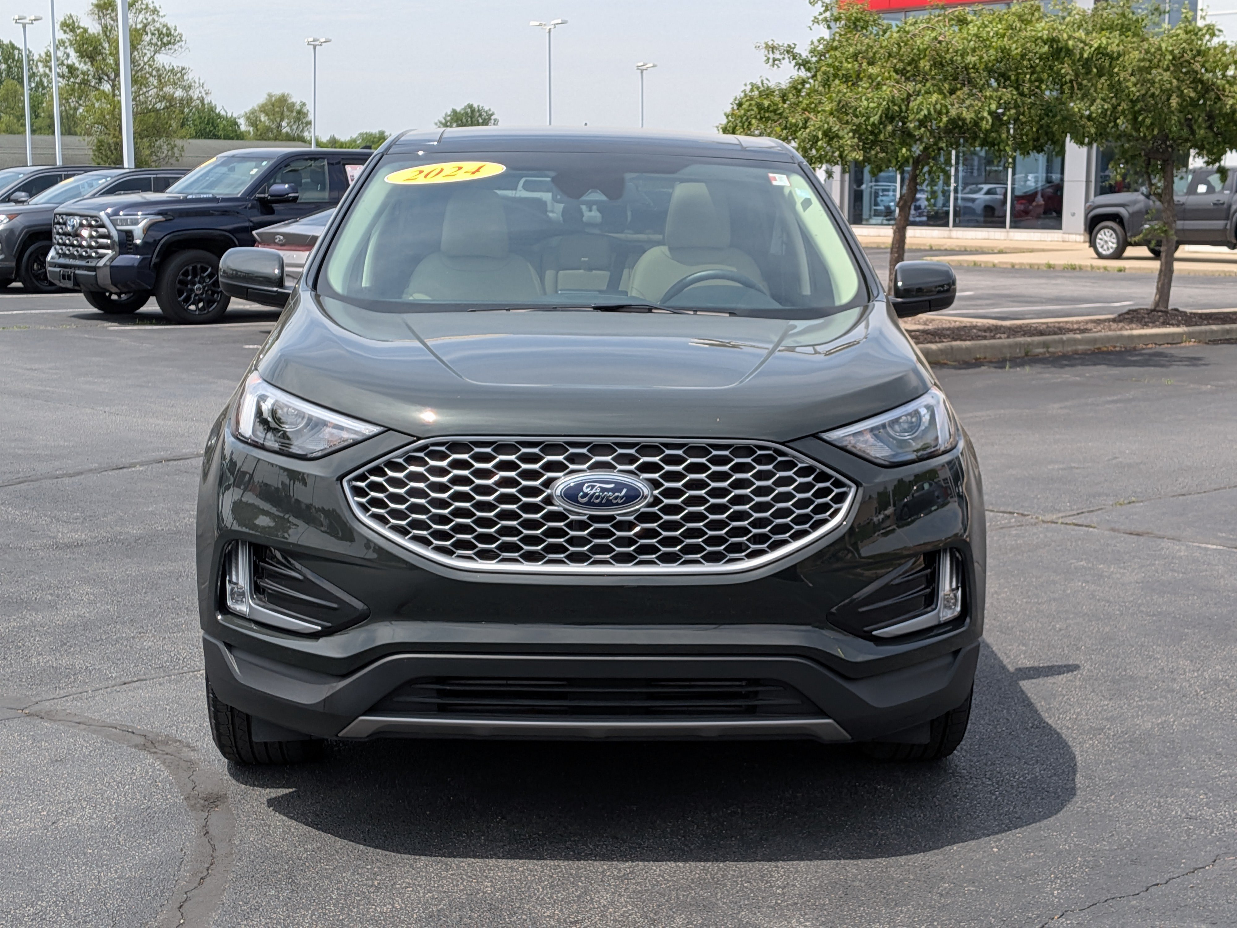 Used 2024 Ford Edge SEL w/ Convenience Package AWD/4WD image 2