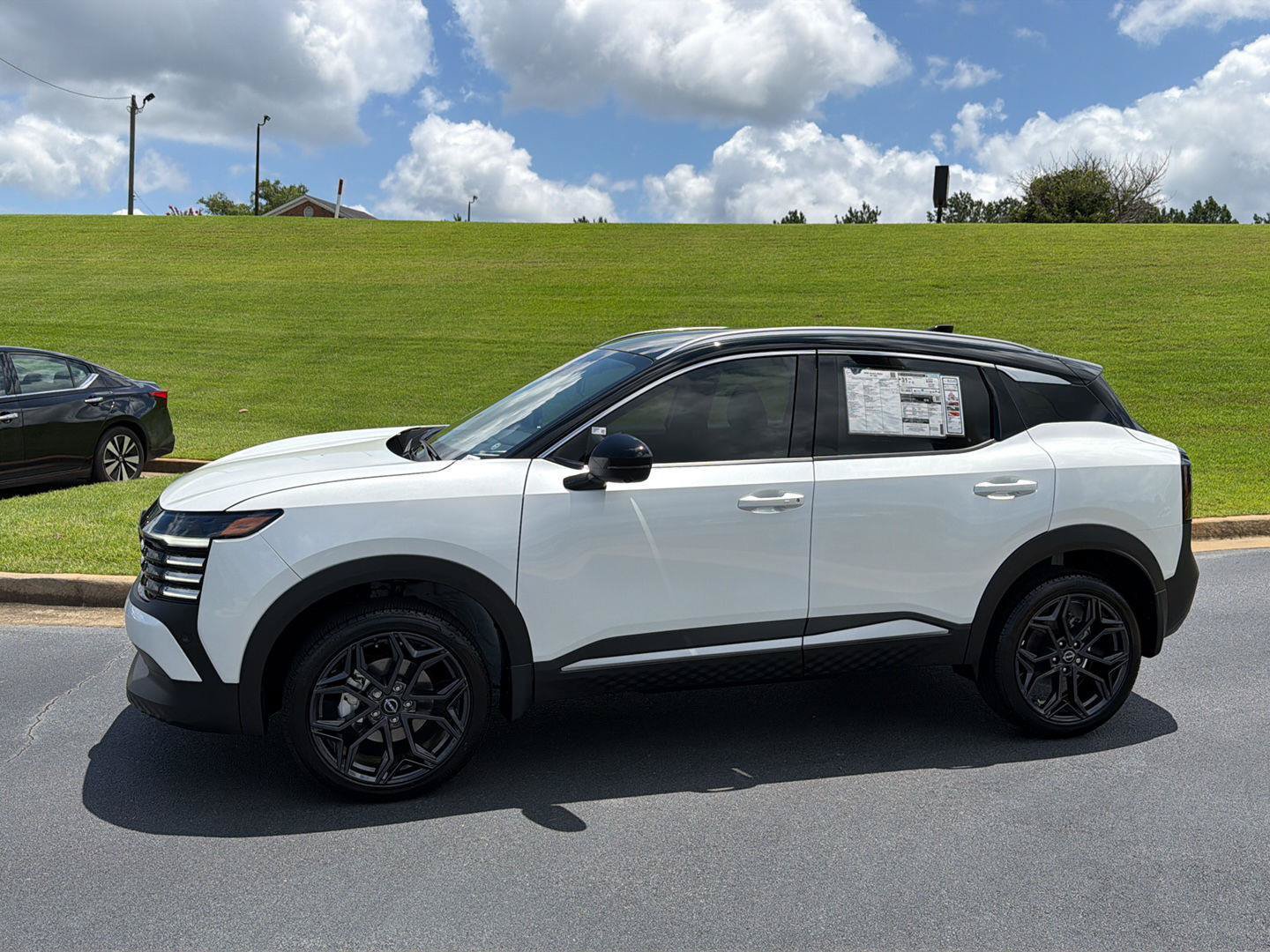 New 2026 Nissan Kicks SR FWD image 3