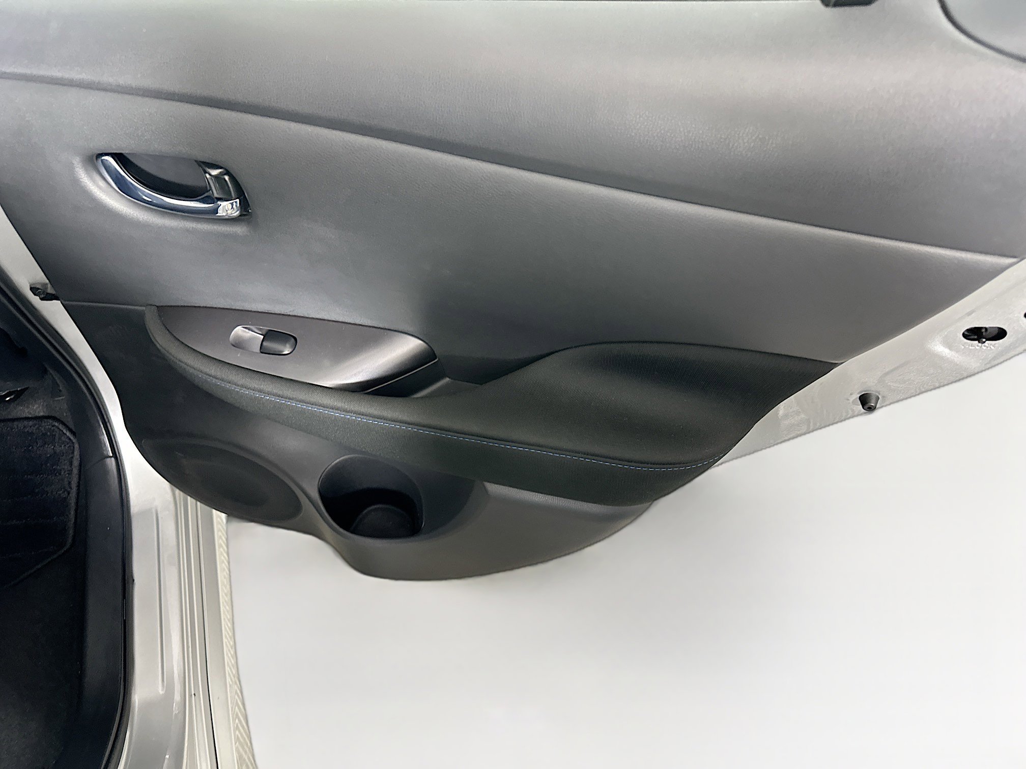 Used 2025 Nissan Leaf S image 27