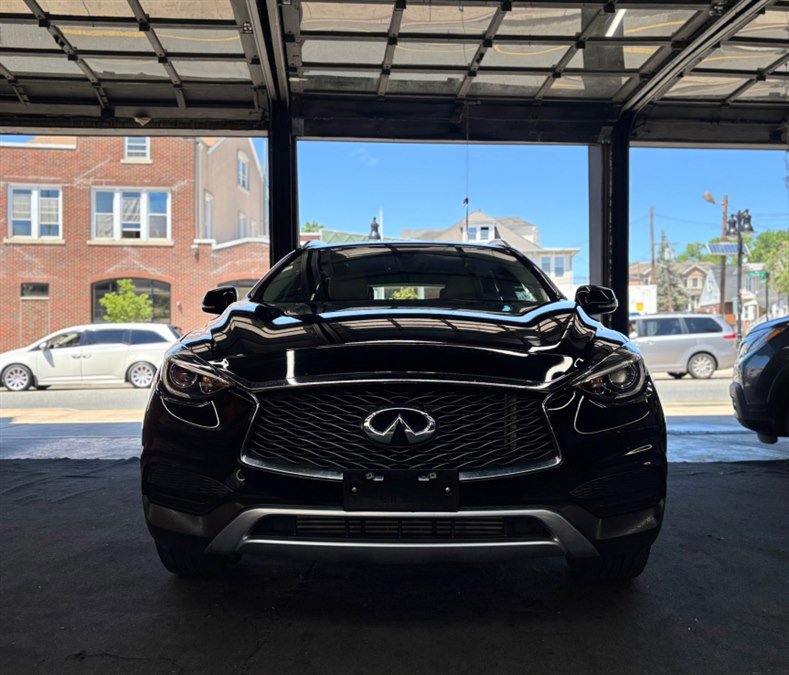 Used 2018 INFINITI QX30 AWD w/ Cargo Package image 2