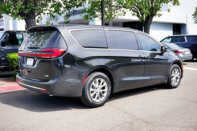 New 2026 Chrysler Pacifica Select AWD/4WD image 8