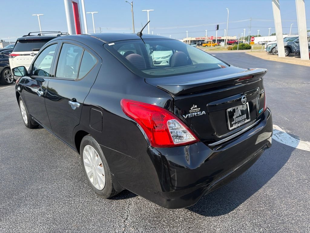 Used 2015 Nissan Versa SV FWD image 3