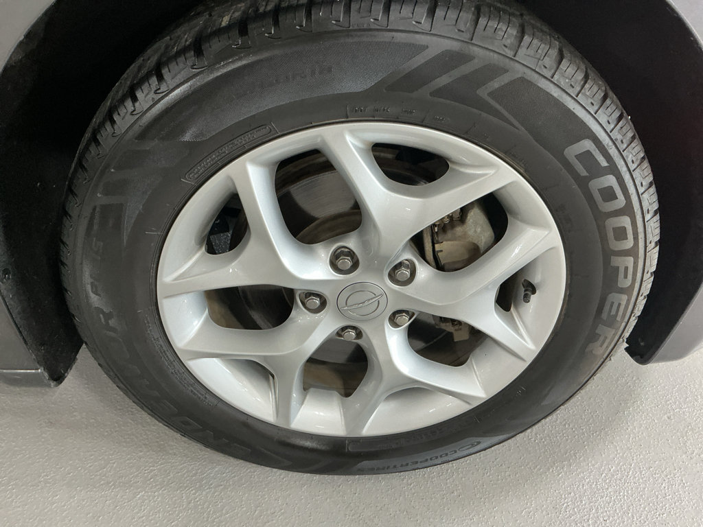Used 2019 Chrysler Pacifica Touring Plus w/ Tire & Wheel Group FWD image 26