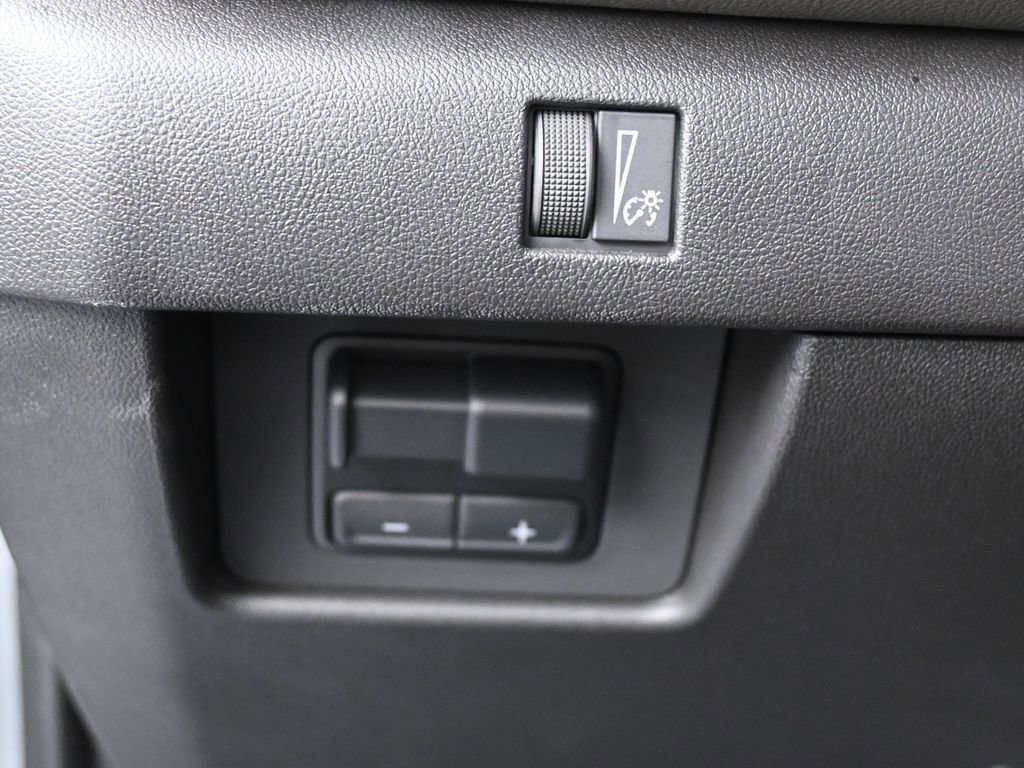 Used 2025 Chevrolet Colorado ZR2 w/ Technology Package AWD/4WD image 17