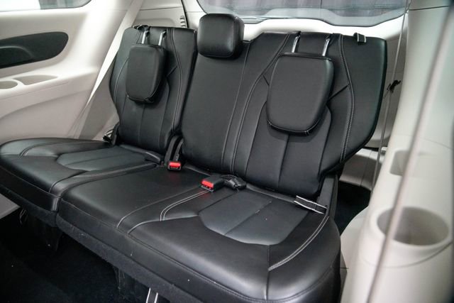Used 2024 Chrysler Pacifica Touring-L image 25