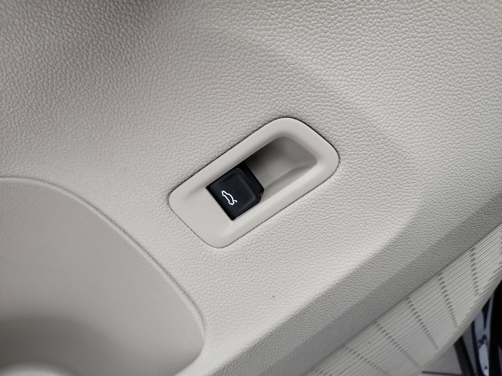 Certified 2025 Volkswagen Atlas SE w/ Panoramic Sunroof Package FWD image 10