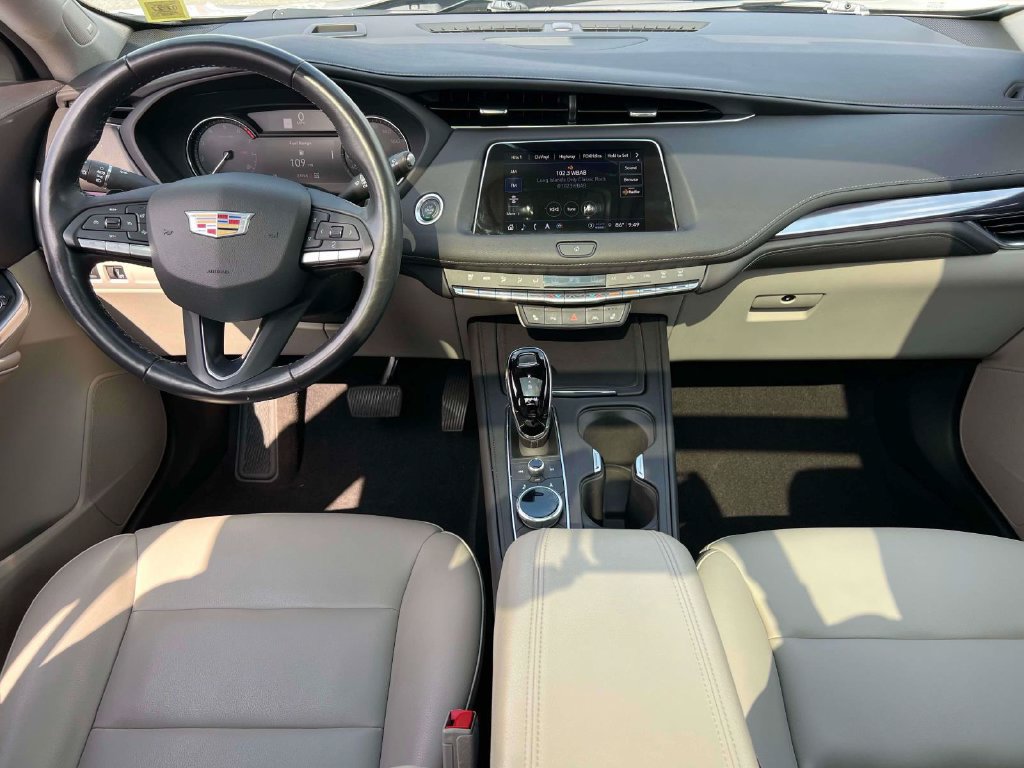 Used 2023 Cadillac XT4 Luxury w/ Cold Weather Package AWD/4WD image 13