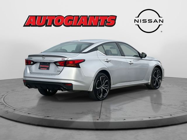 Used 2023 Nissan Altima 2.5 SR w/ SR Premium Package image 2