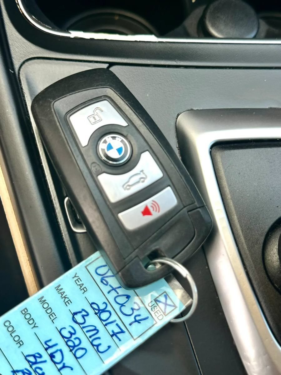 Used 2017 BMW 320i xDrive Sedan AWD/4WD image 32
