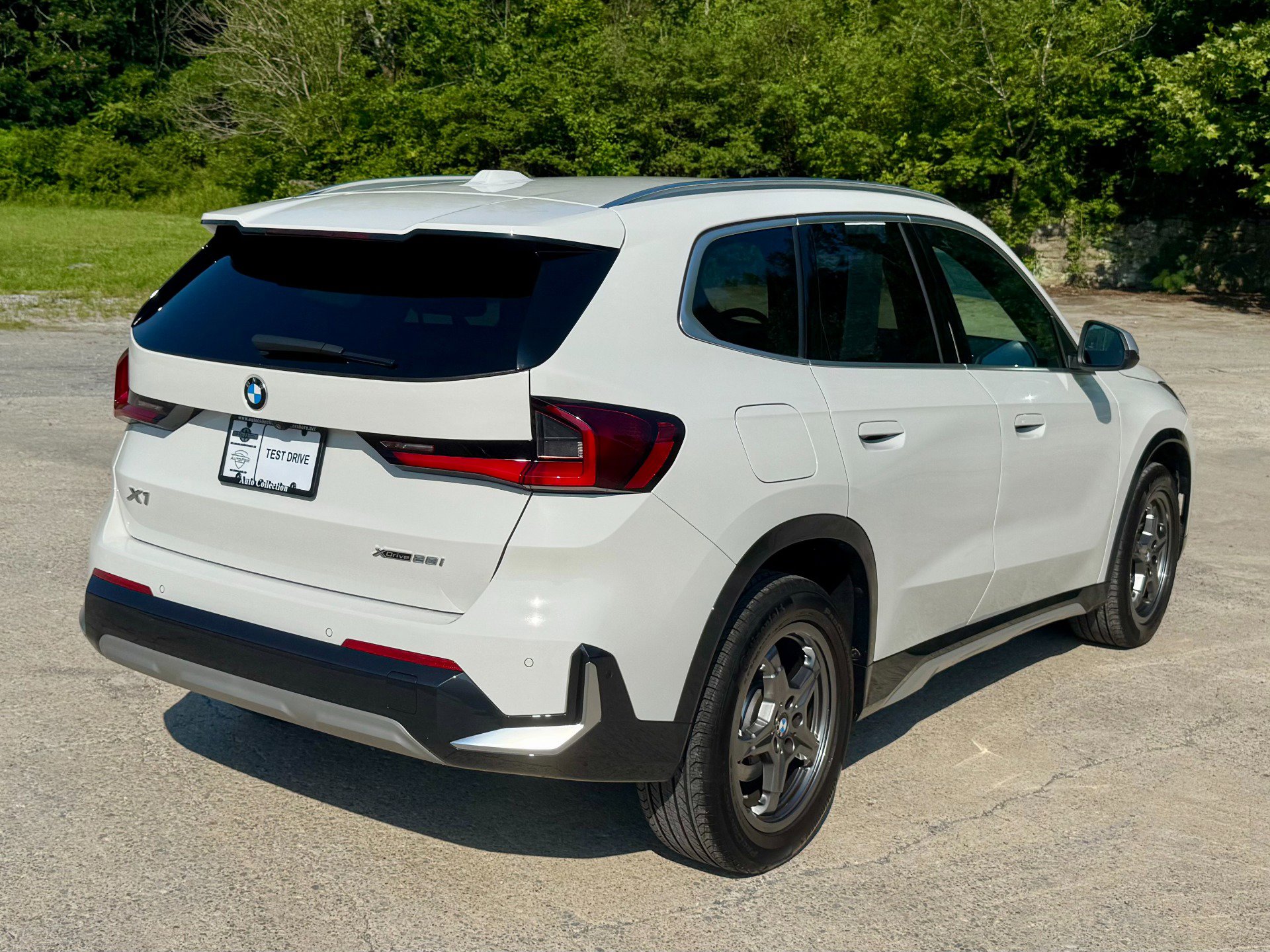 Used 2024 BMW X1 xDrive28i w/ Convenience Package image 3