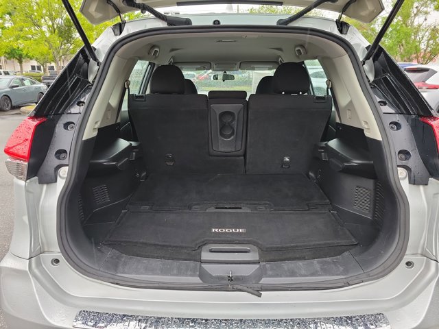 Used 2017 Nissan Rogue S image 11