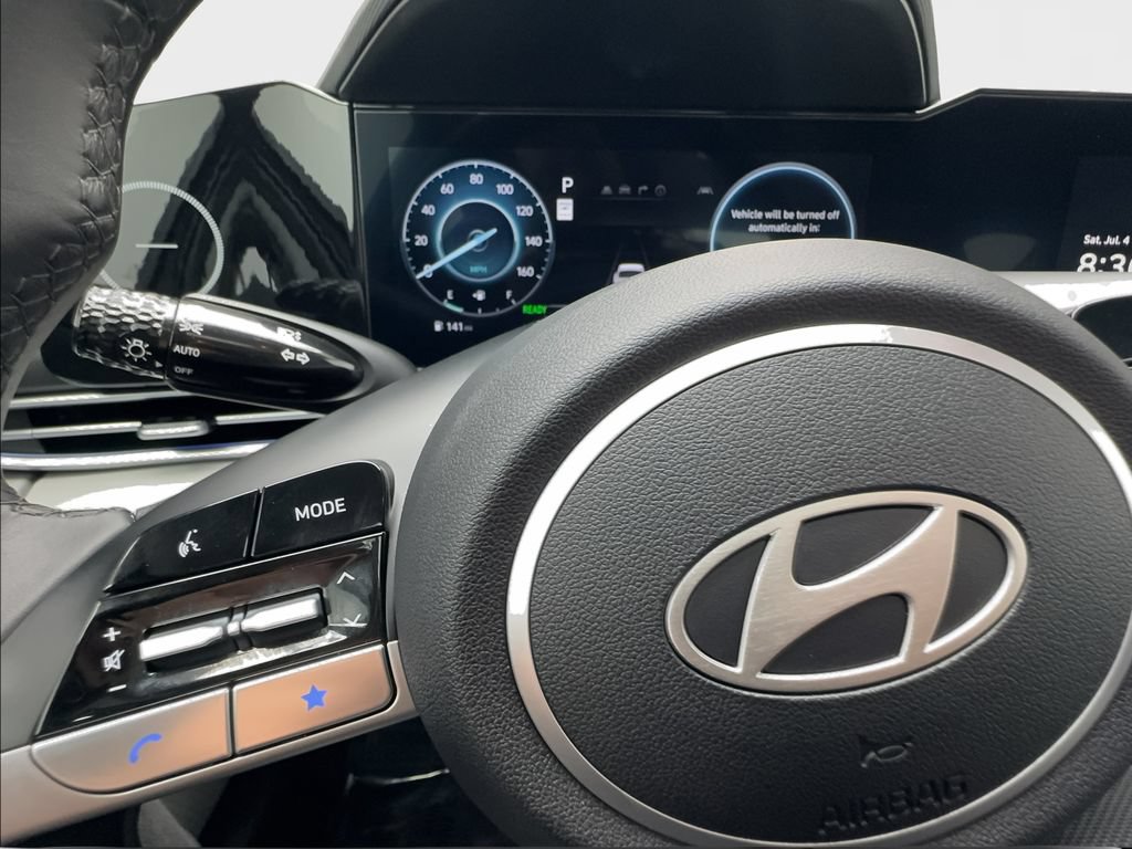 Used 2025 Hyundai Elantra Limited FWD image 25