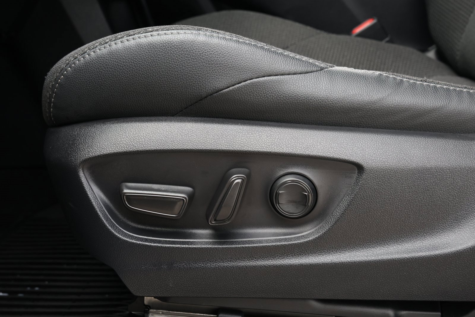 Used 2025 Toyota bZ4X AWD image 30