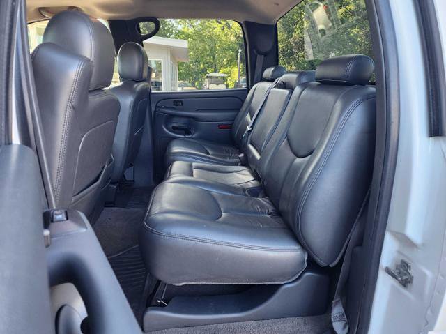 Used 2007 GMC Sierra 3500 SLT w/ Heavy-Duty Power Package AWD/4WD image 15