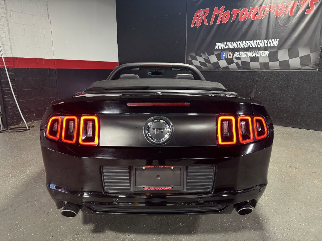 Used 2013 Ford Mustang GT Premium w/ Security Pkg RWD image 4