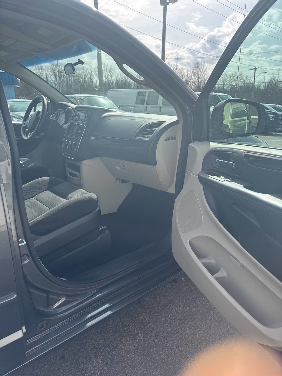 Used 2016 Dodge Grand Caravan SE w/ Quick Order Package 29E SE image 7