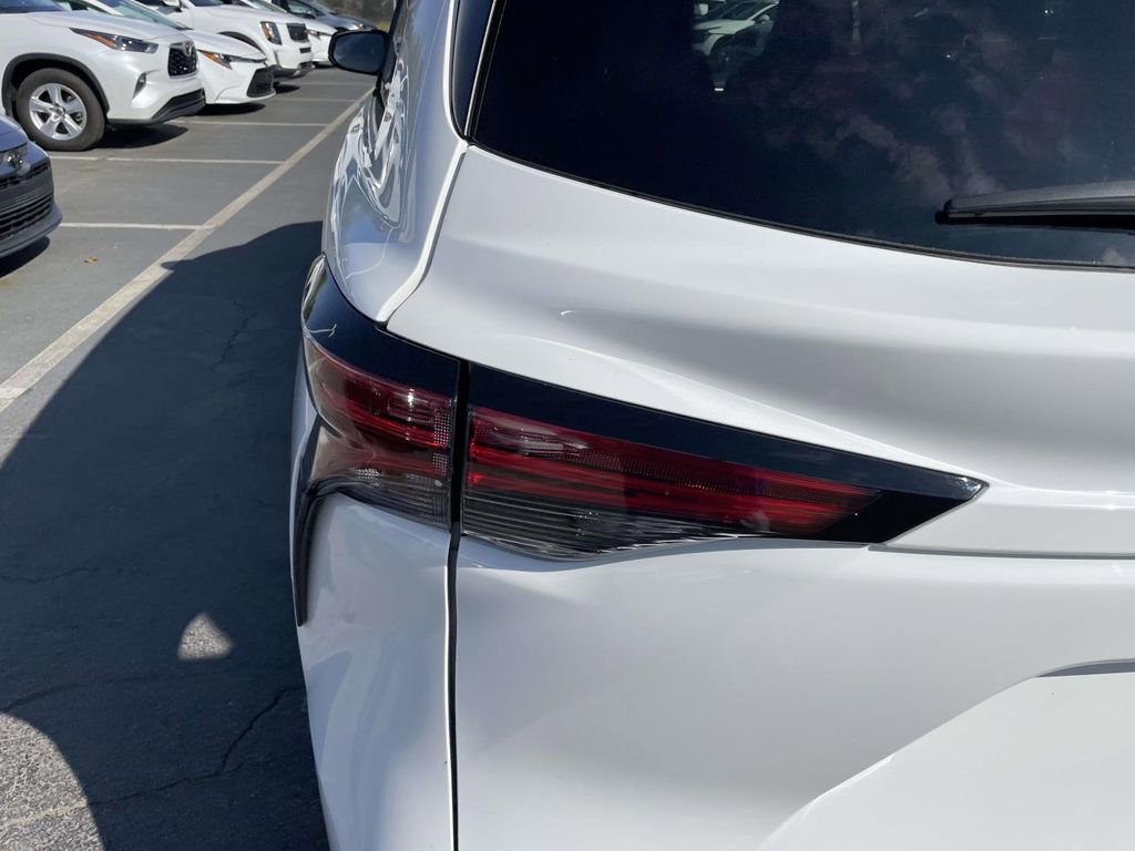 Used 2023 Toyota Sienna XSE w/ XSE Plus Package image 20
