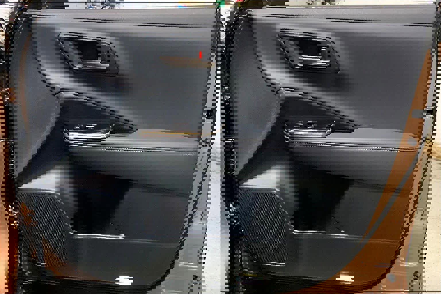 Used 2025 Toyota Crown Limited w/ Advanced Technology Package AWD/4WD image 22