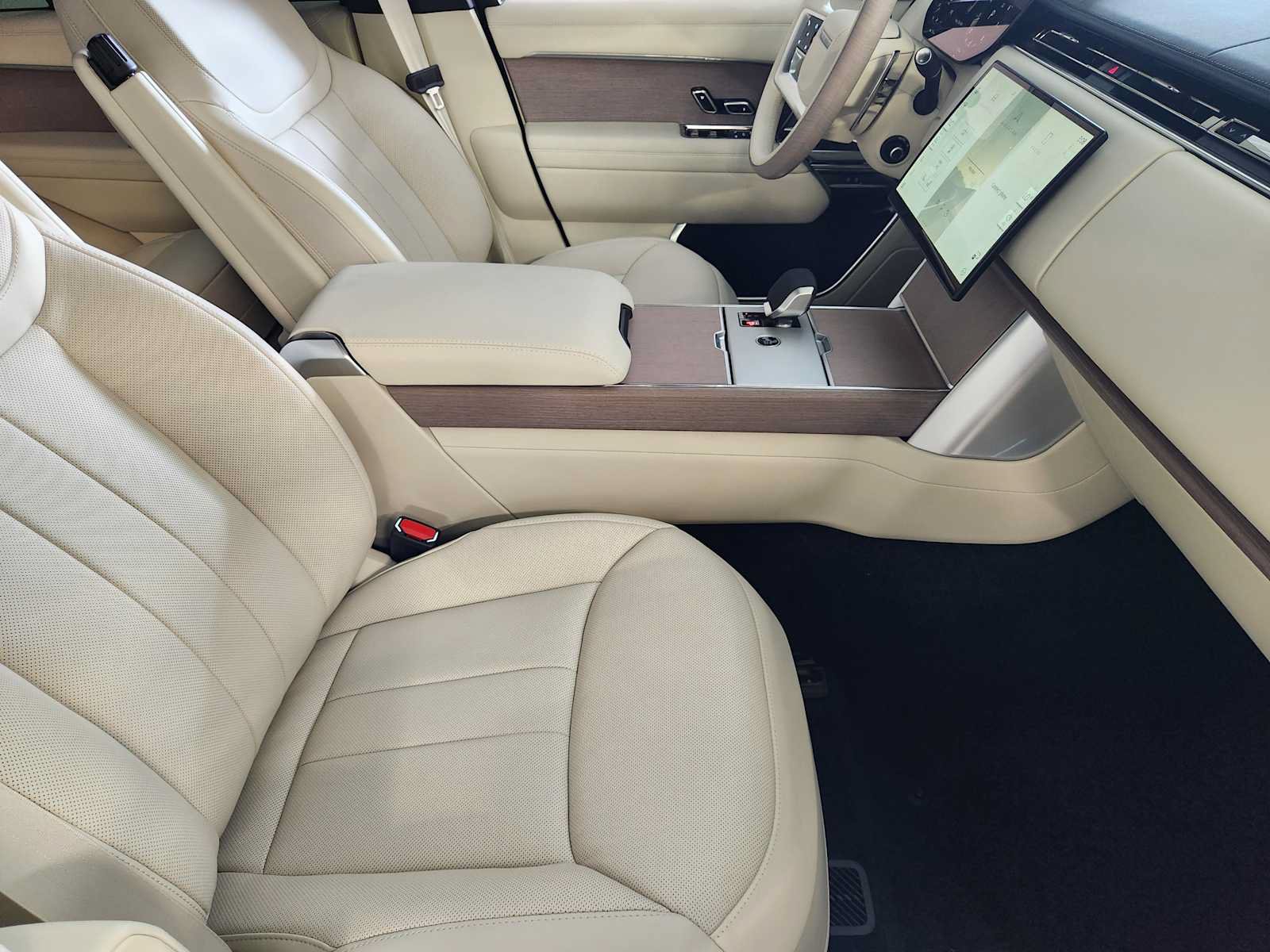 New 2026 Land Rover Range Rover SE AWD/4WD image 3