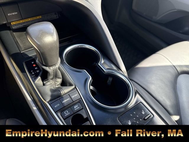 Used 2020 Toyota Camry XLE w/ Sunroof Package image 24