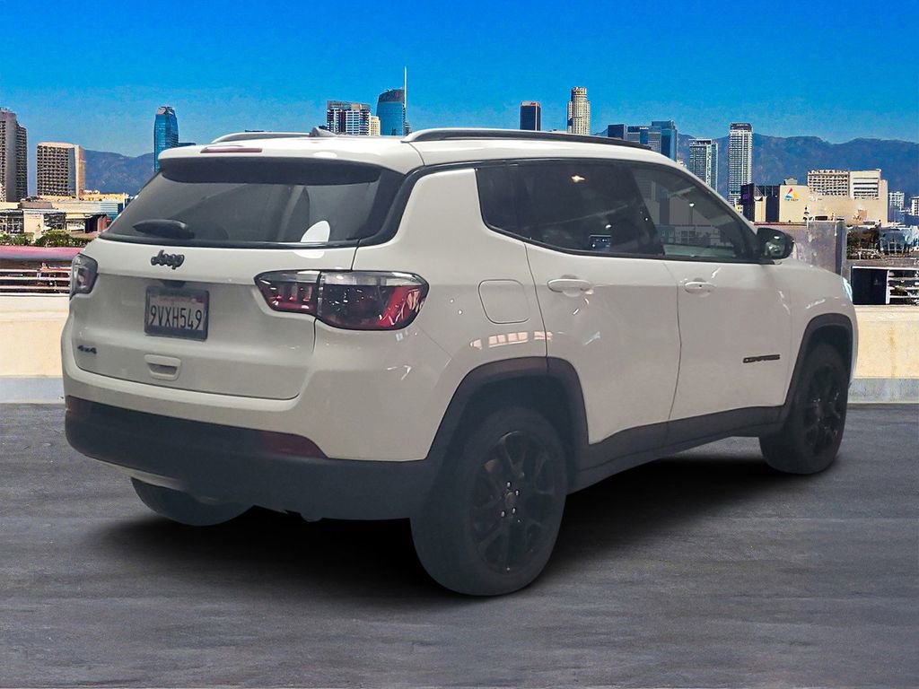 Used 2026 Jeep Compass Latitude image 4