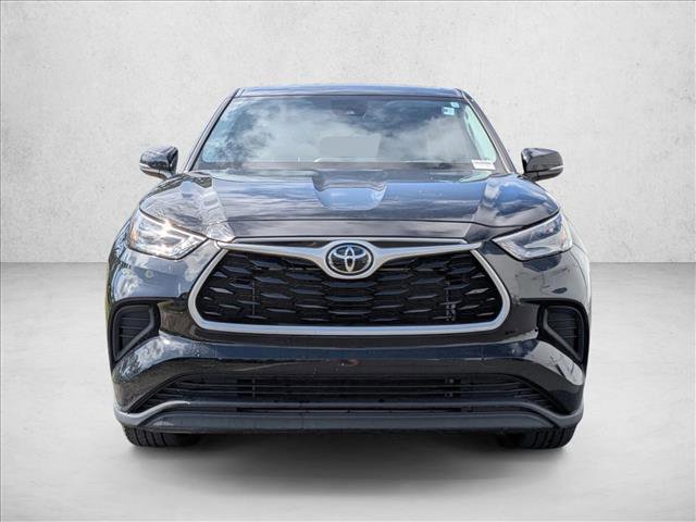 Used 2023 Toyota Highlander L video 2