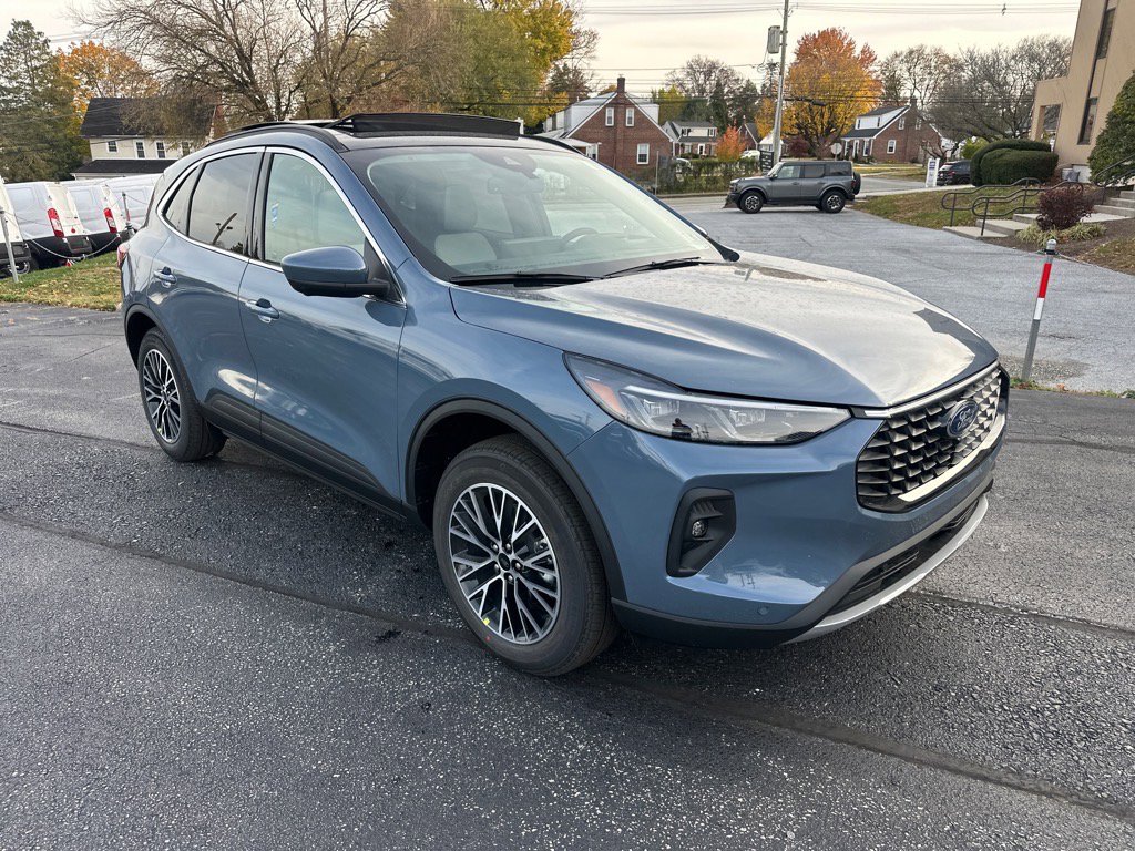New 2026 Ford Escape SE w/ PHEV Premium Package image 3