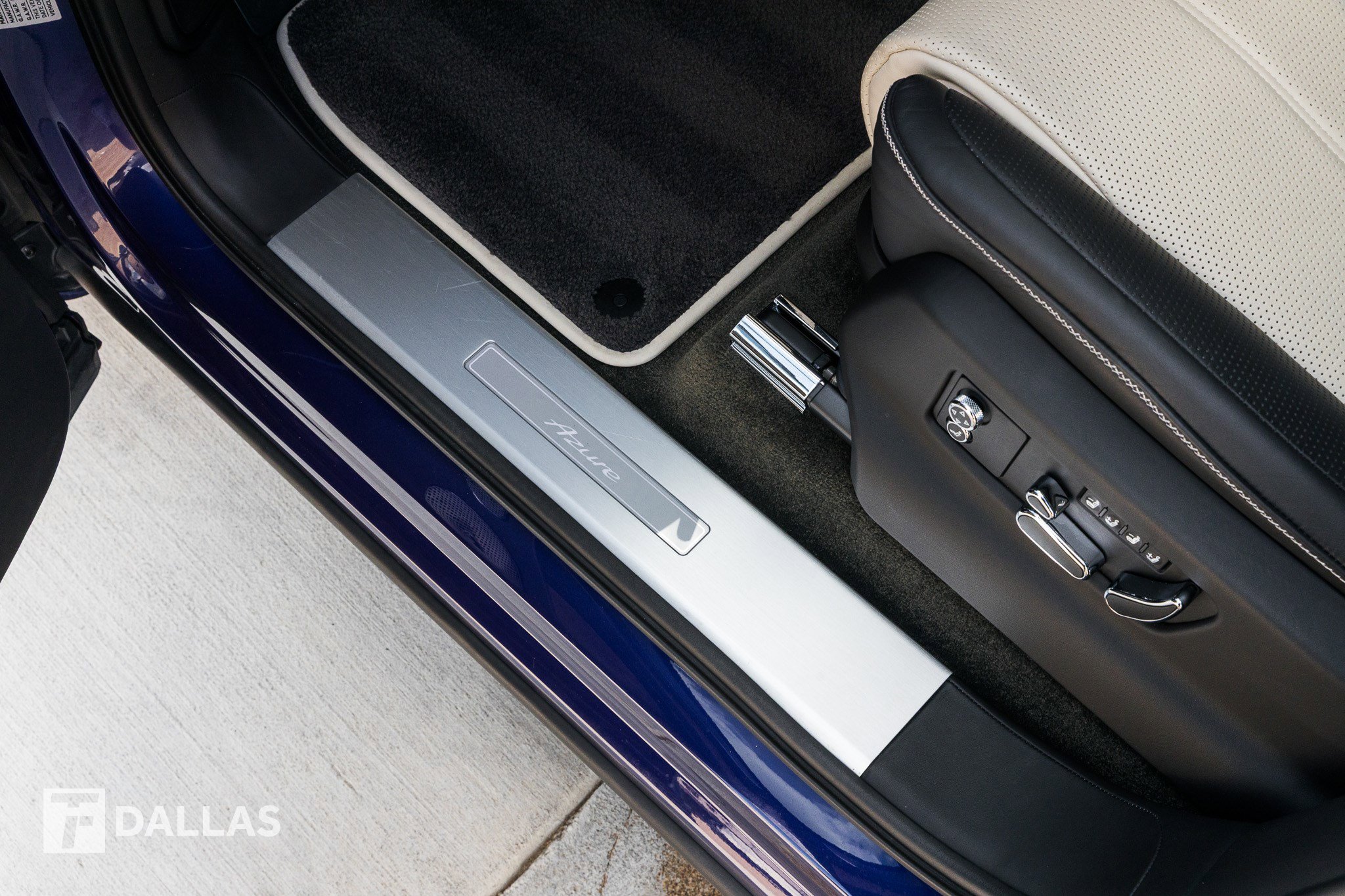 Used 2023 Bentley Bentayga image 23