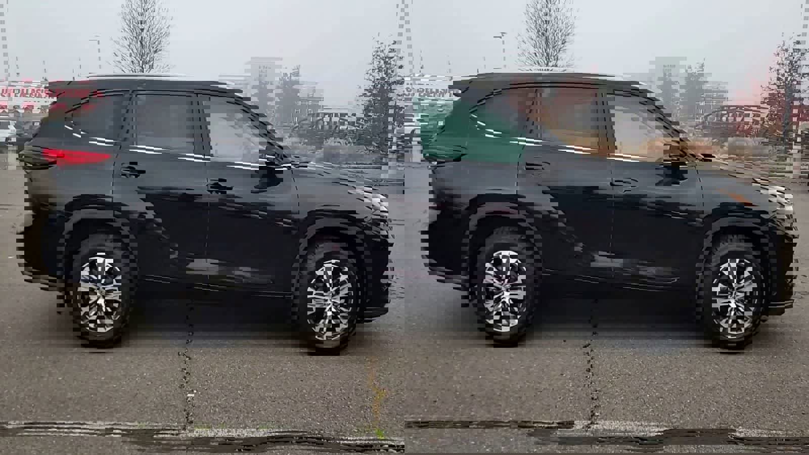 Used 2023 Toyota Highlander XLE image 9