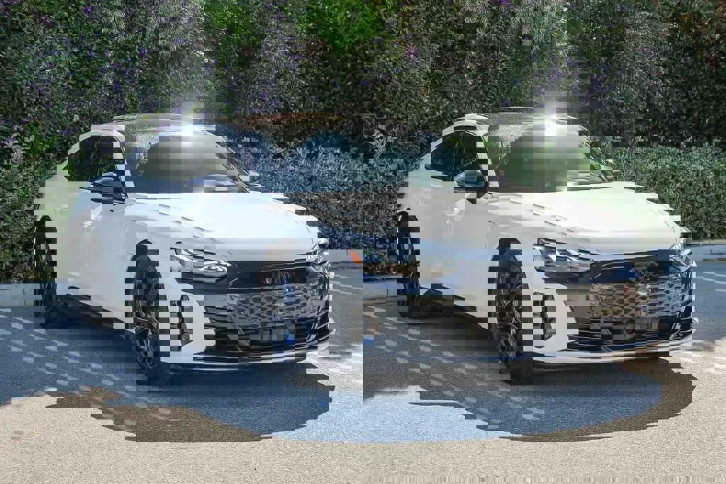 Used 2022 Audi e-tron GT Premium Plus image 3