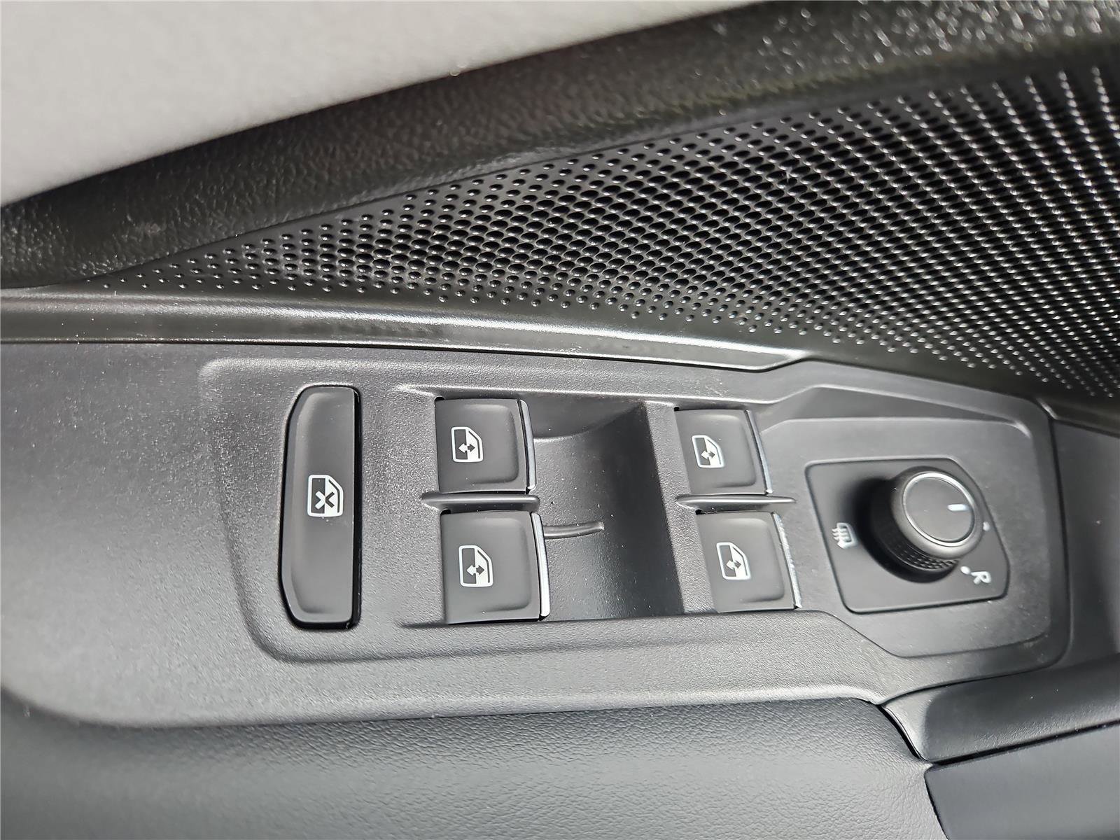 New 2026 Volkswagen Tiguan SE R-Line image 18