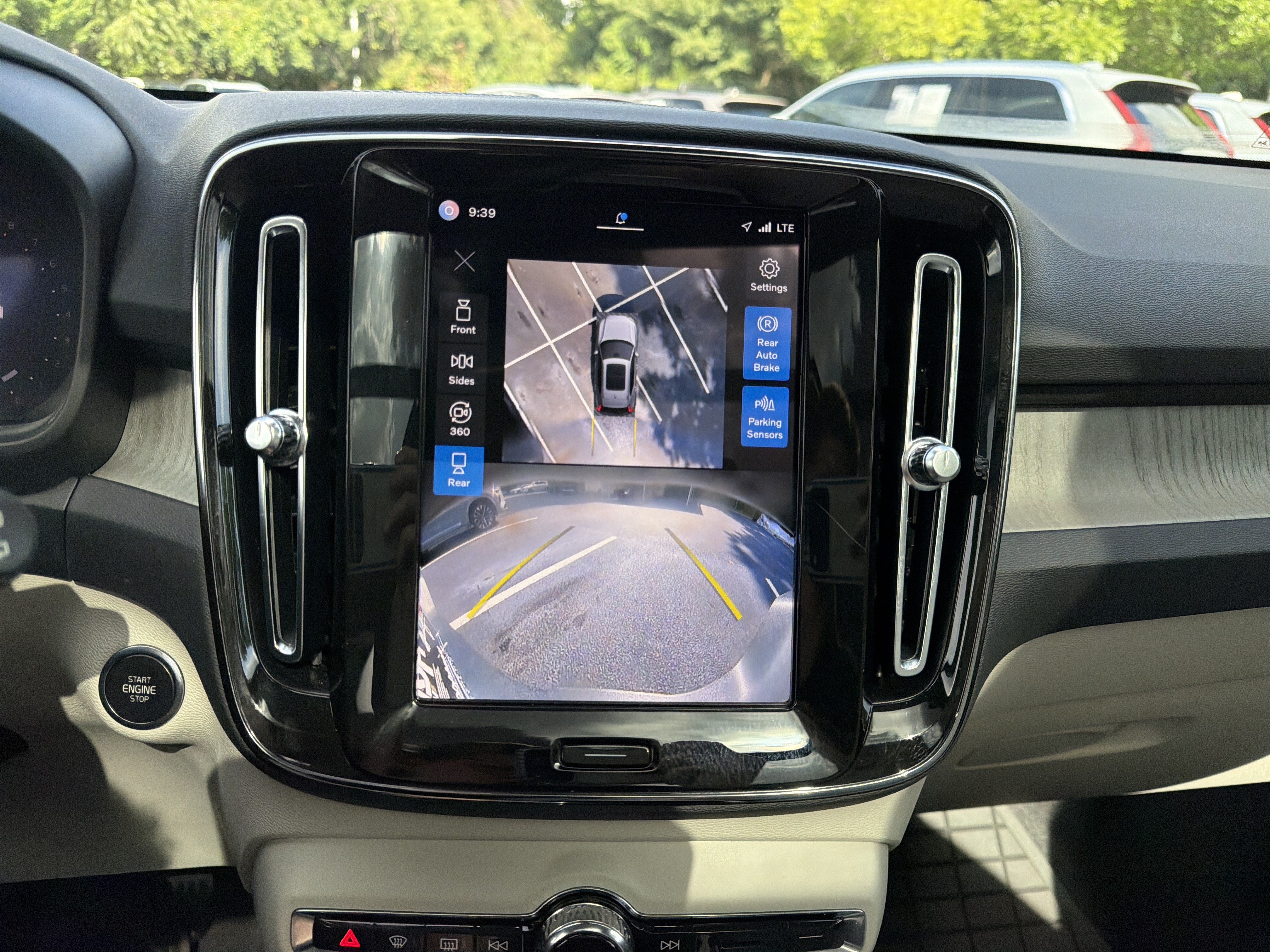 Certified 2024 Volvo XC40 B5 Ultimate w/ Protection Package Premier AWD/4WD image 25