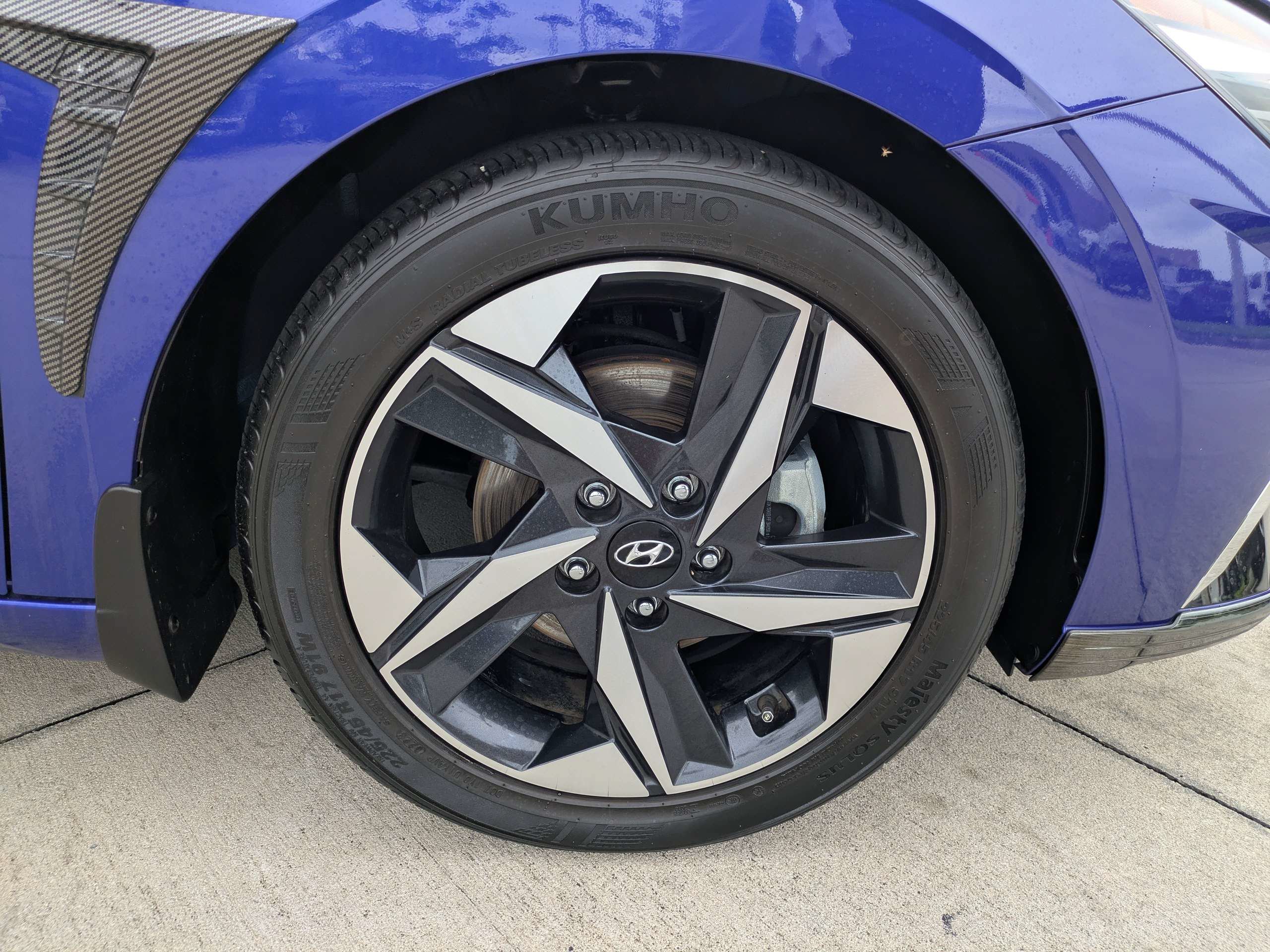 Certified 2023 Hyundai Elantra Limited w/ Preferred Accessory Package FWD image 9