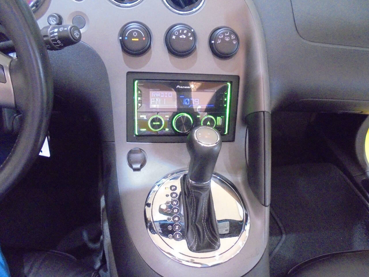 Used 2007 Pontiac Solstice Convertible RWD image 13