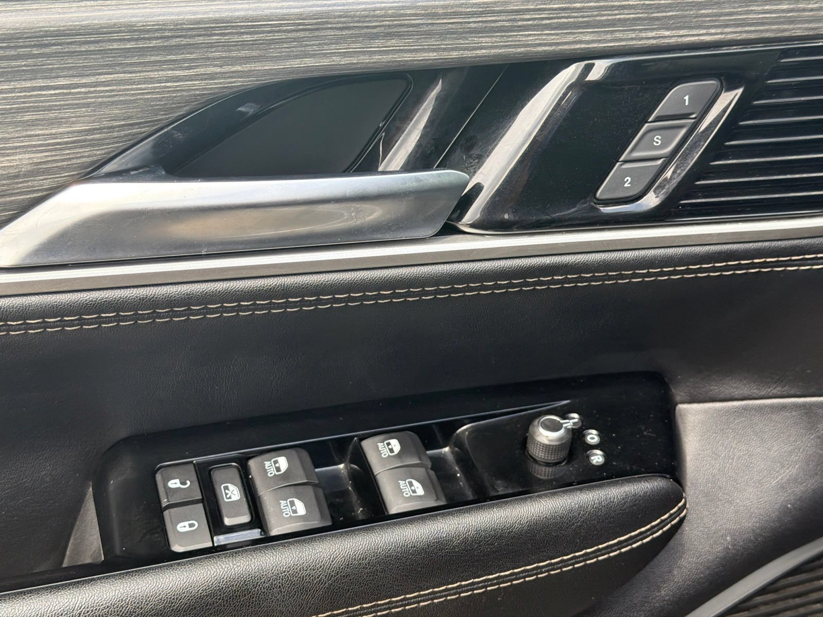 Used 2024 Jeep Wagoneer Series II AWD/4WD image 16