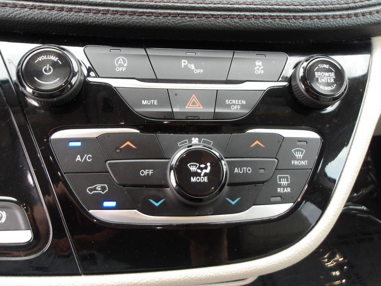 Used 2020 Chrysler Pacifica Limited FWD image 24