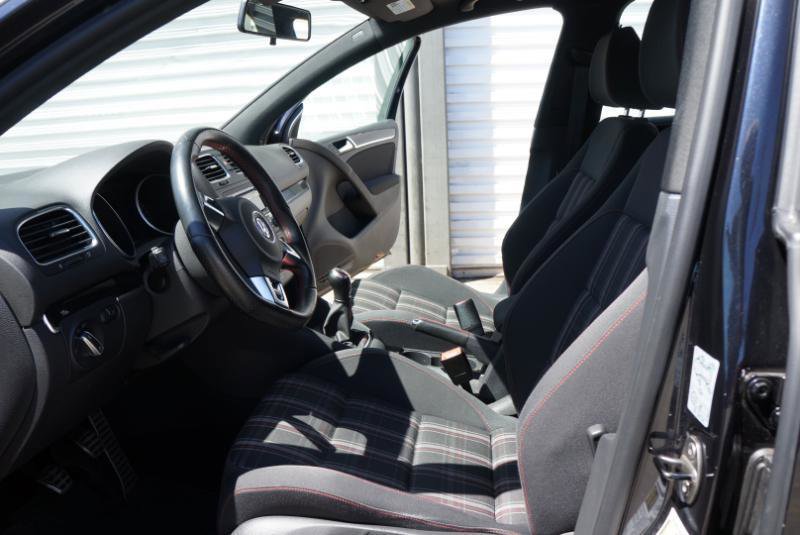 Used 2011 Volkswagen Golf 4-Door image 9