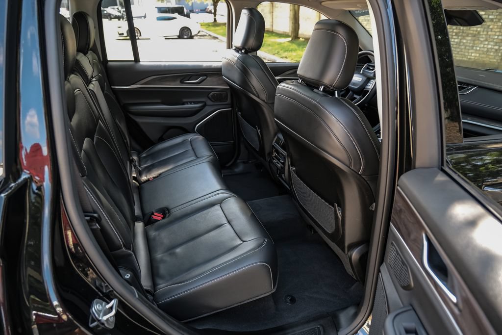 Used 2022 Jeep Grand Cherokee Limited AWD/4WD image 48