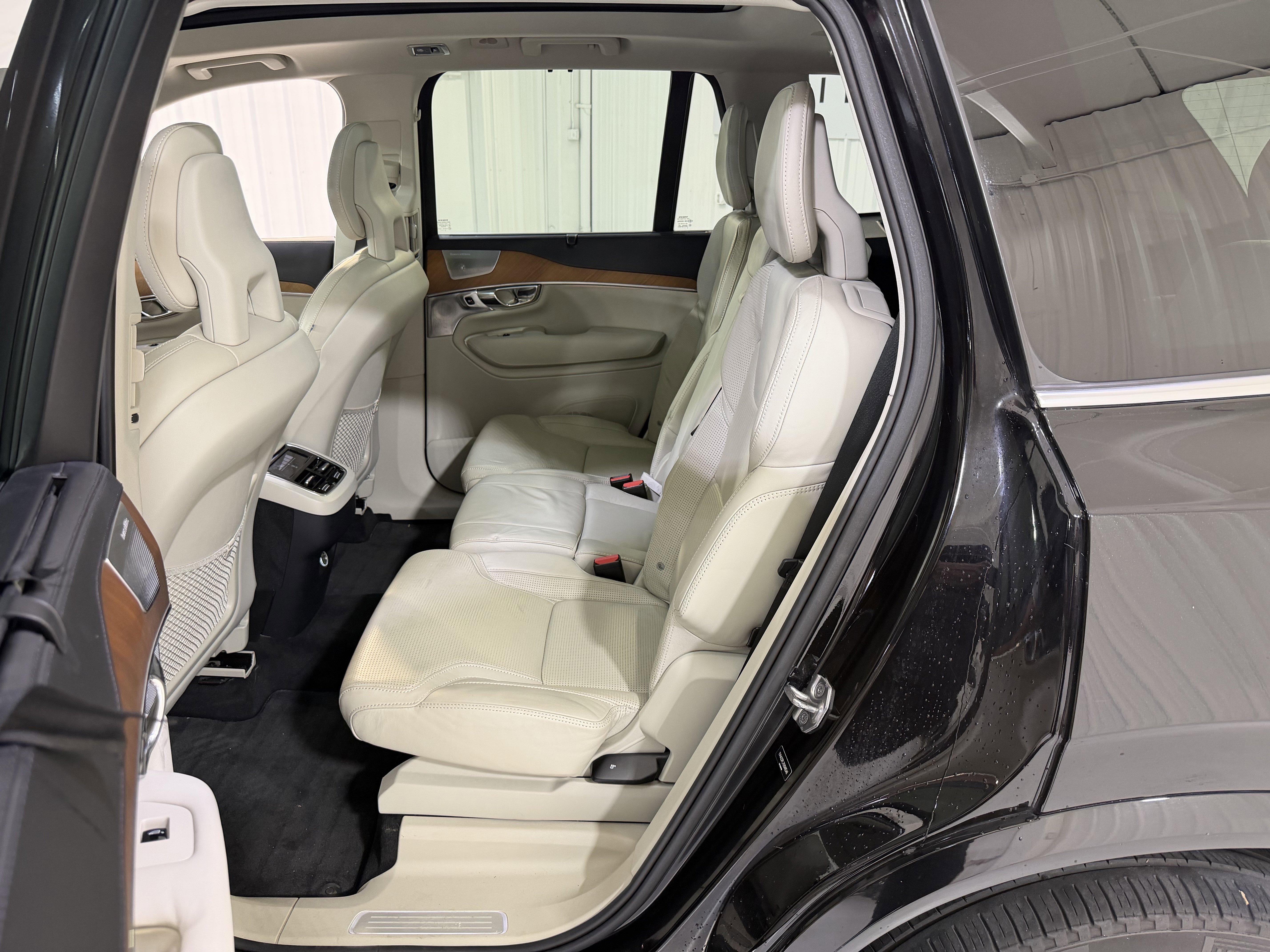 Used 2016 Volvo XC90 T6 Inscription w/ Vision Package AWD/4WD image 12