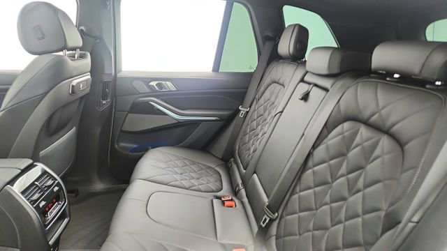 Used 2025 BMW X5 xDrive40i w/ M Sport Package image 30