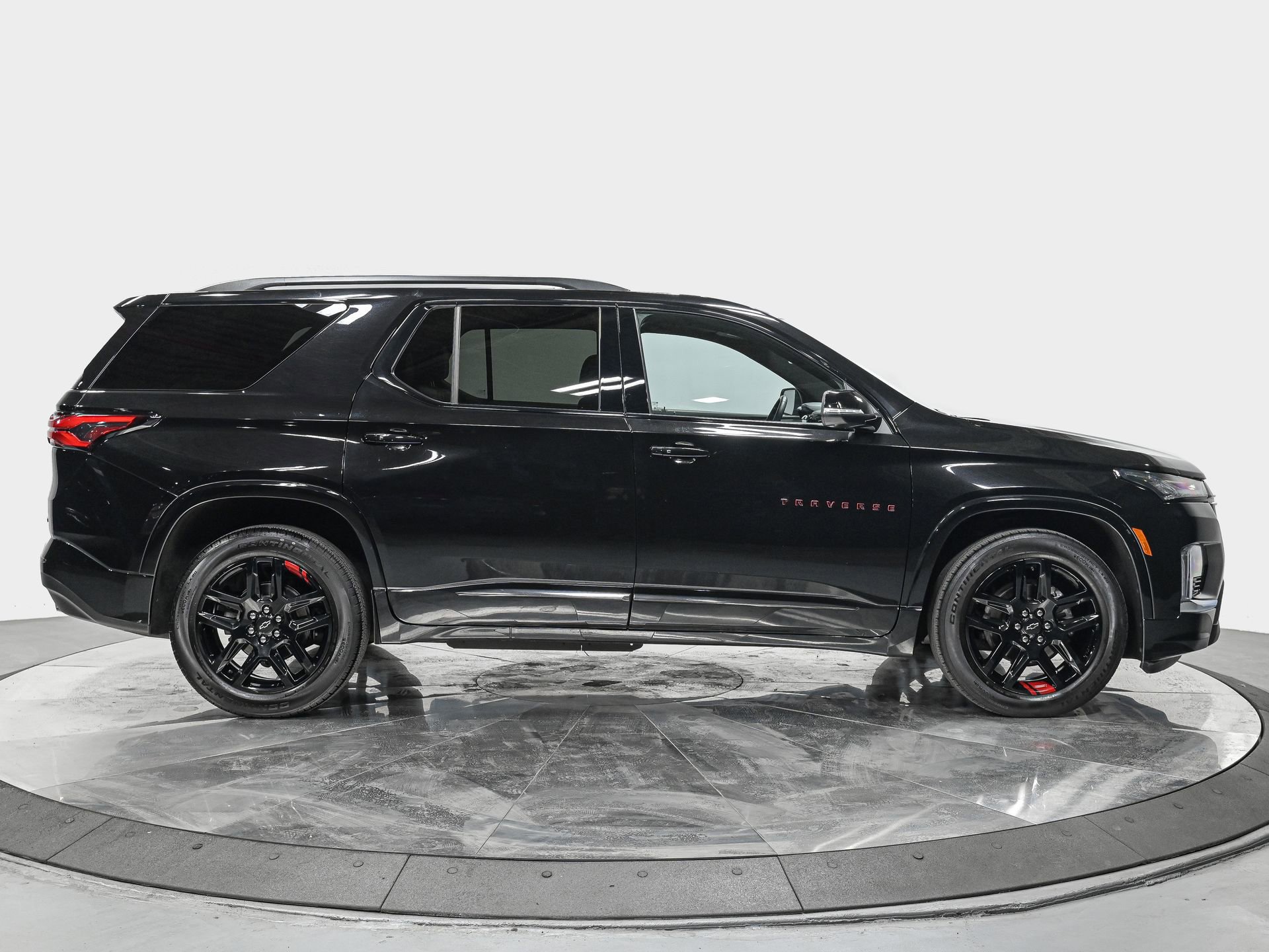 Used 2023 Chevrolet Traverse Premier w/ Redline Edition image 8